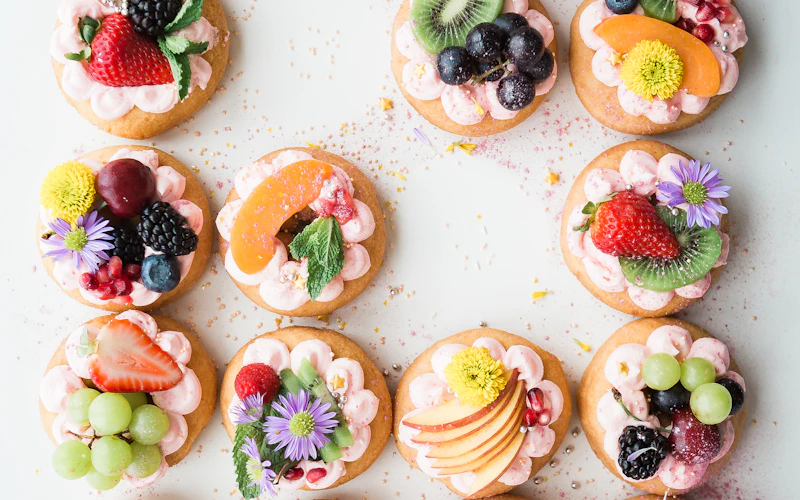 Auswahl an hausgemachten Torten und Kuchen bei Rhesi